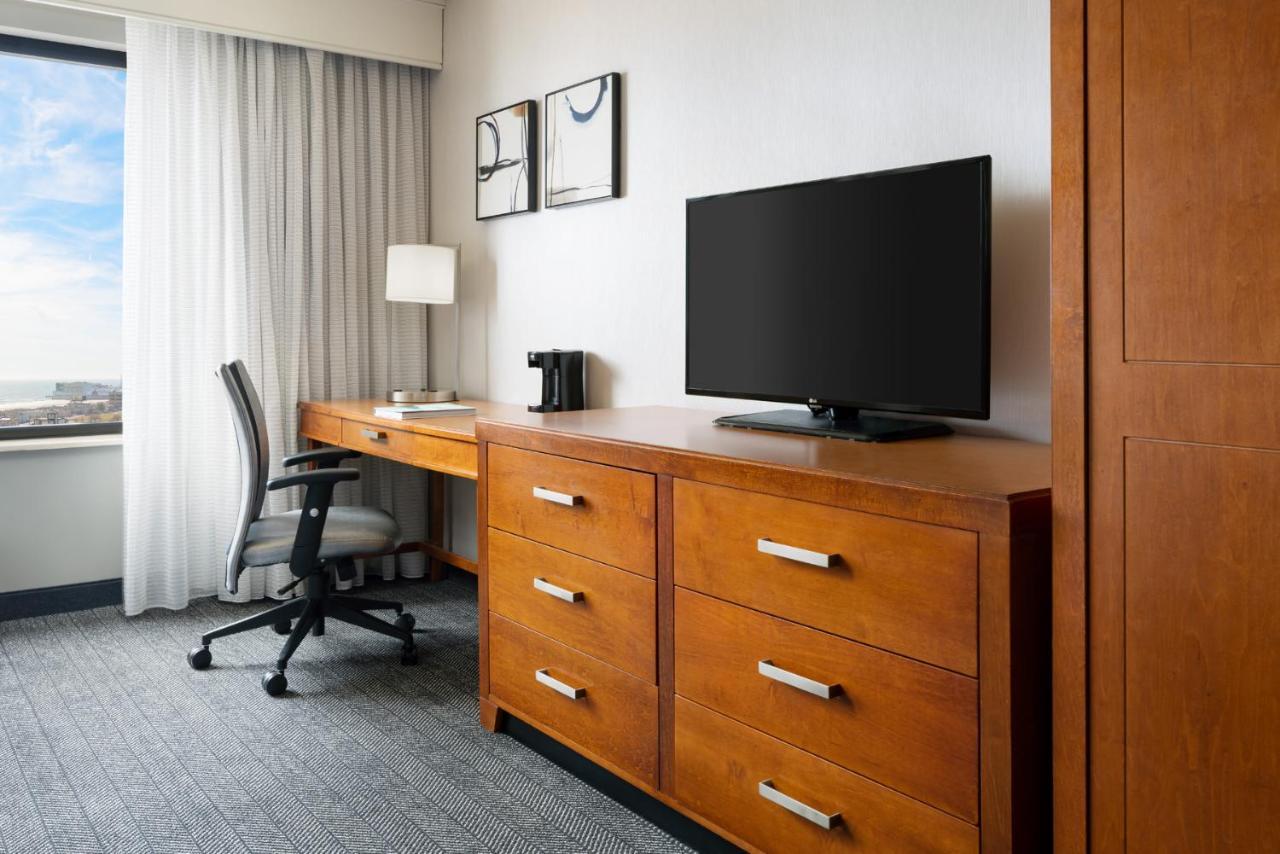 Courtyard By Marriott Atlantic Block Hotel